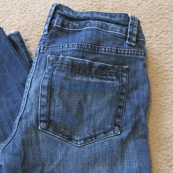 Elle Skinny Cut Off Jeans Womens Size 2 Low Rise Medium Wash Distressed Denim - Picture 2 of 6